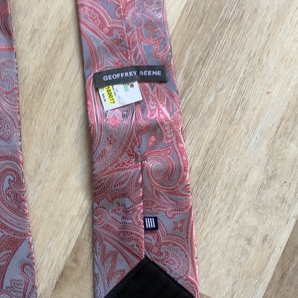 Geoffrey Beene Silk Tie BNWT - Picture 2 of 4
